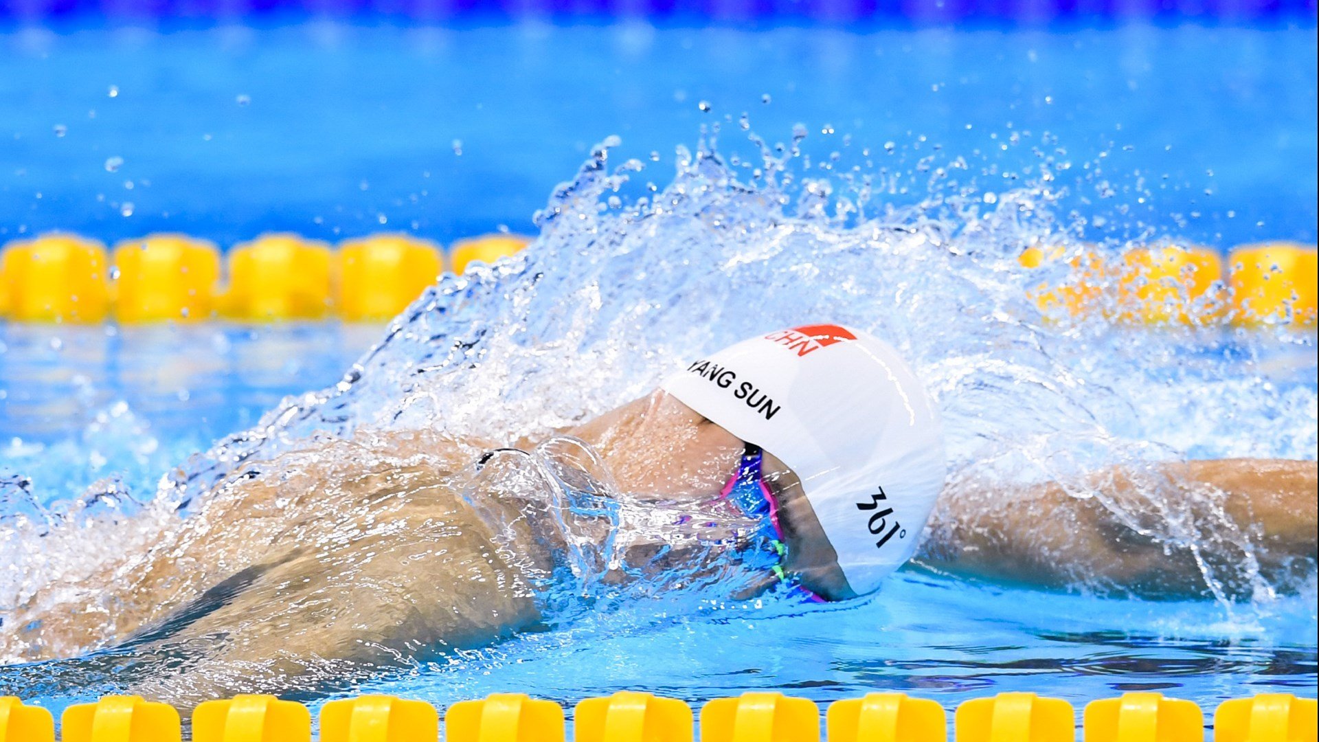 世界田径：肯尼亚跑者屡破纪录，赛场火爆！，肯尼亚跑步冠军