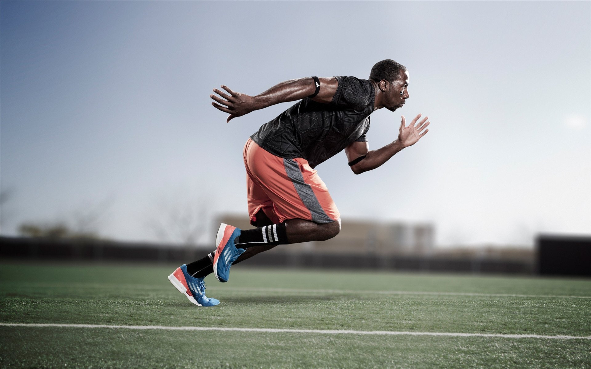 安东·李恩：全黑队中场的“调度员”，准确判断每一次进攻时机